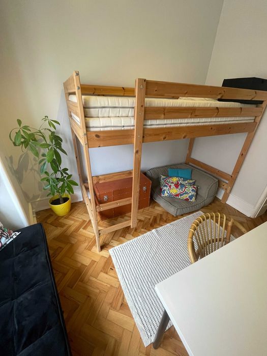 Quarto em casa compartilhada