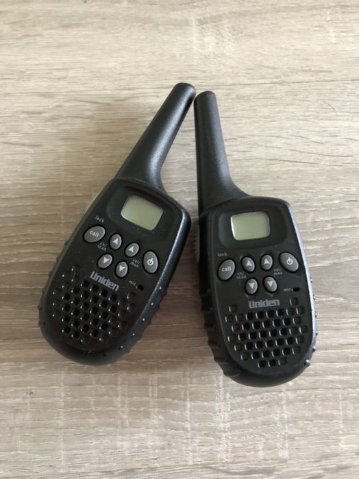 Две рации на батарейках