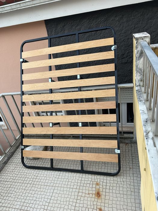 Estrado usado como novo