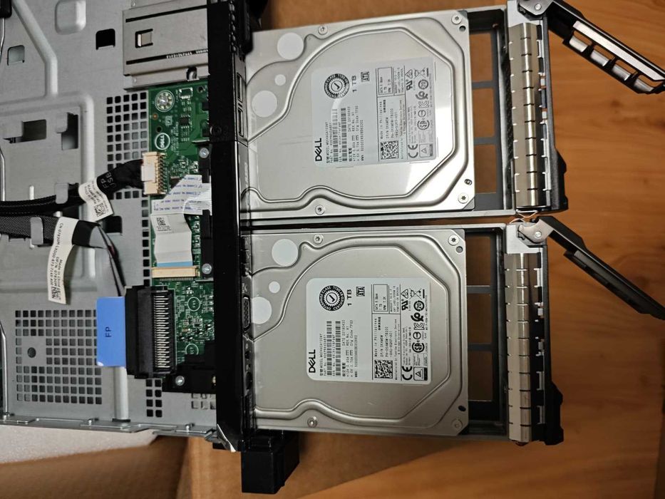 Dell EMC PowerEdge R230 E3-1220 V6 8GB + 2x2TB HDD Dell +szyny +front ...