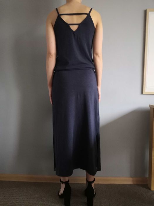 Granatowa sukienka na lato Promod