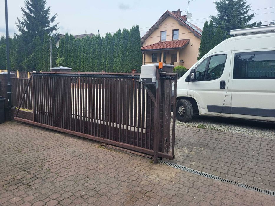 Montaż napędów bram garażowych, wjazdowych FAAC NICE ROGER BFT HORMANN