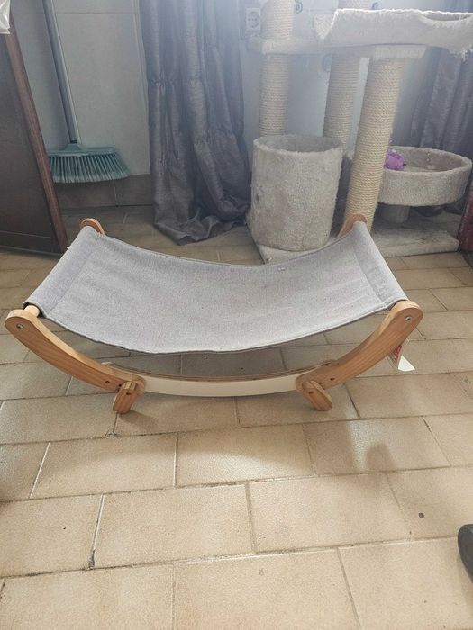 Cama para gato com baloiço