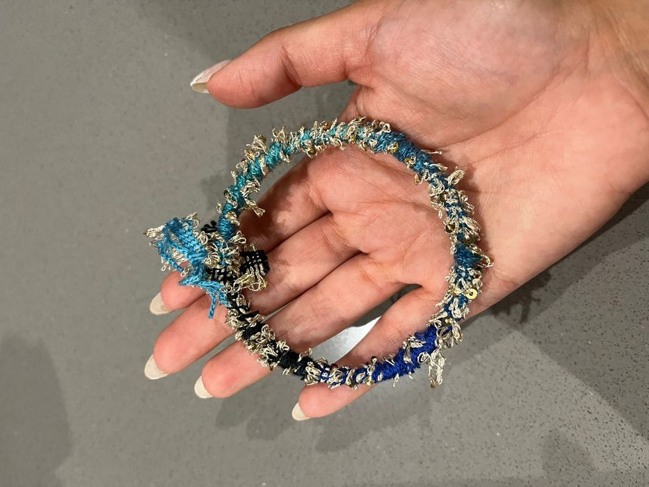 pulseira nova artesanal de marca portuguesa em tons azuis