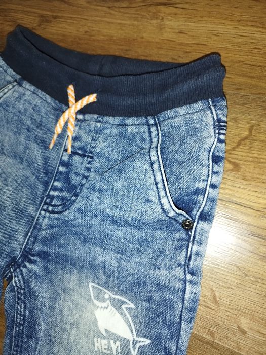 Krótkie spodenki 3/4 dla chłopca jeansowe R.98/104