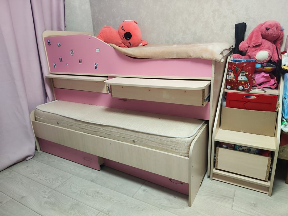 Двухъярусная кровать