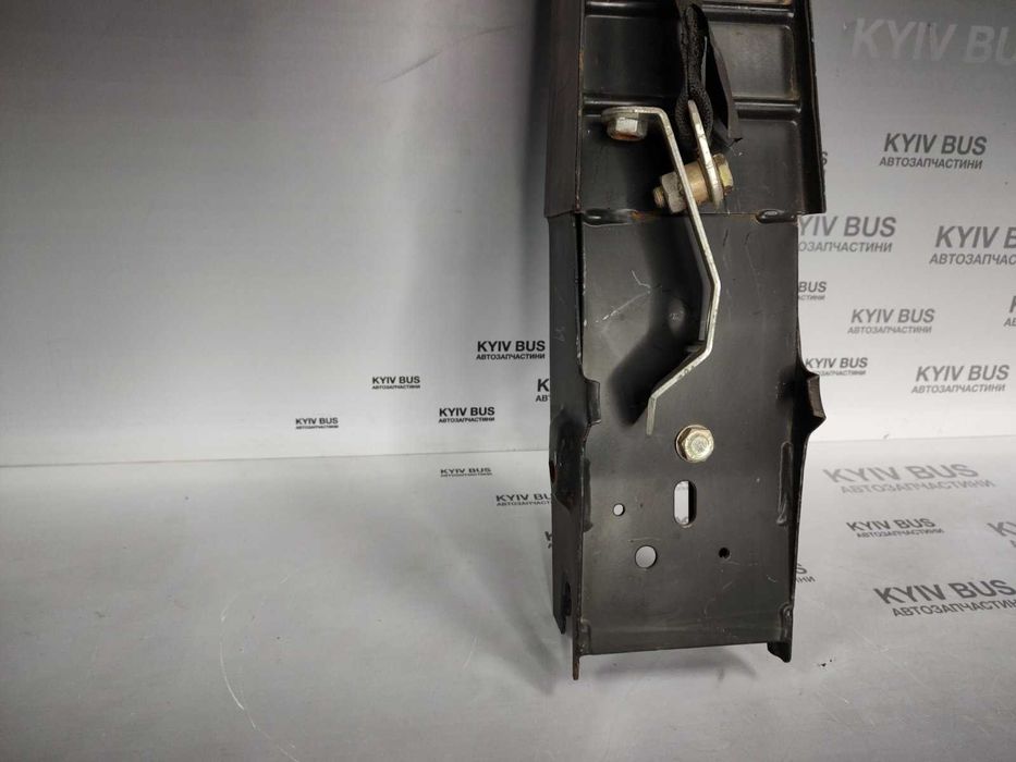 Стійка ременя безпеки пасажирська Спринтер 903