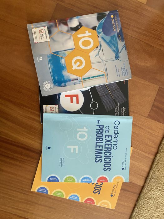 Manuais e Caderno Atividades Física e Química A 10