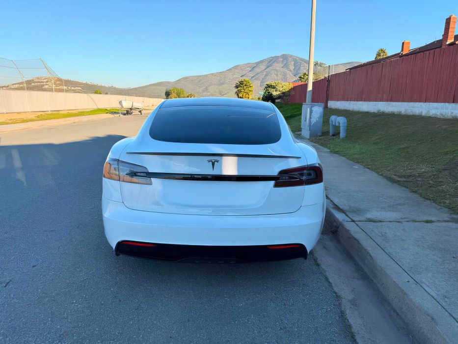 Tesla Model S Long Range      2021