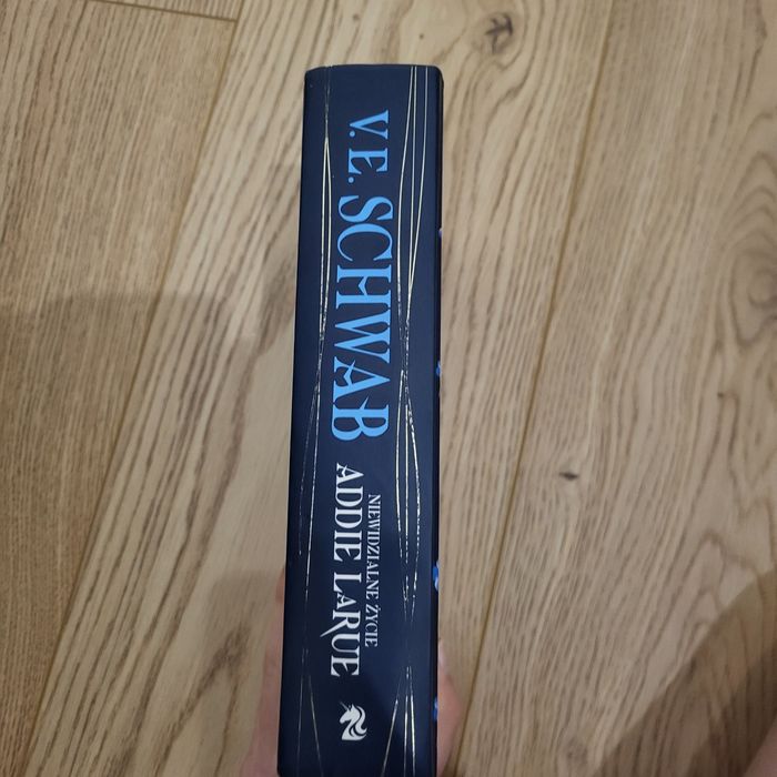 Niewidzialne życie addie larue