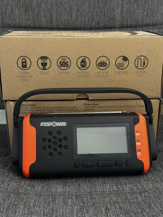 Радіоприймач FosPower модель D2 4000 mAh, ліхтар, павербанк,