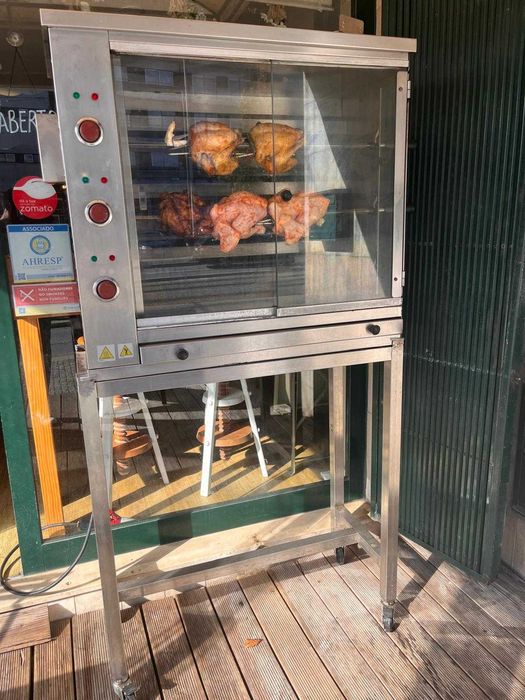 Máquina de Assar Frango no Espeto