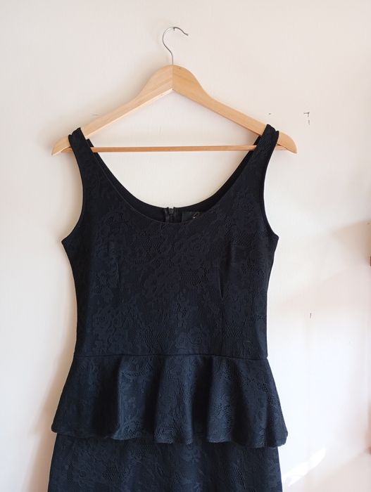 Mała czarna Reserved rozm M koronka