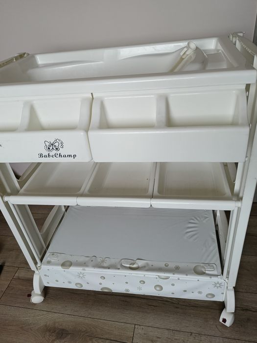 Wielofunkcyjny przewijak z wanienką