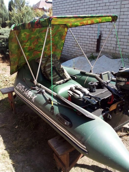 Резиновая  лодка  с мотором