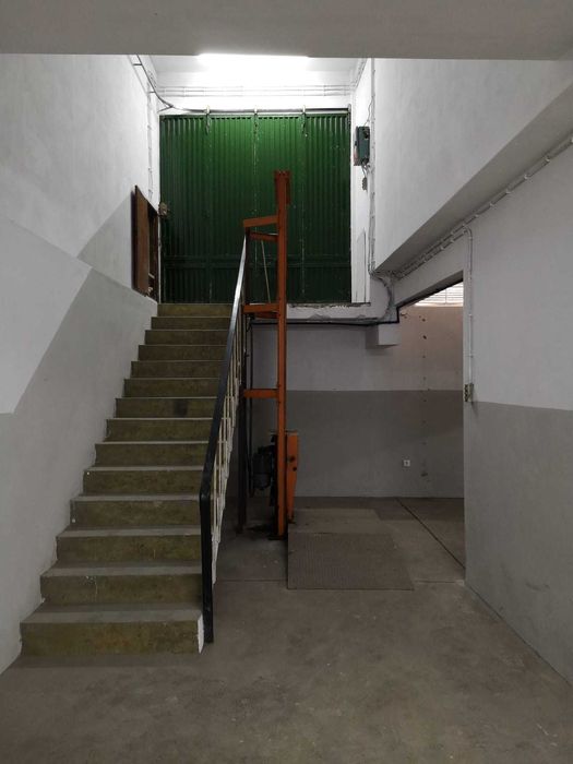 Excelente armazém no Porto