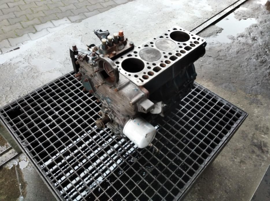 Kubota silnik V1200, blok silnika, dół silnika