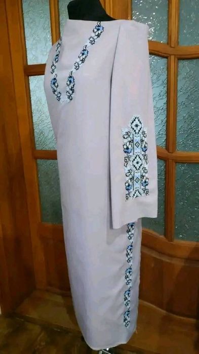 Продаються вишиті сорочки жіночі