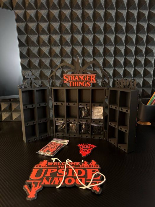 В НАЯВНОСТІ! Поличка підставка для фігурок Stranger Things Funko Pop