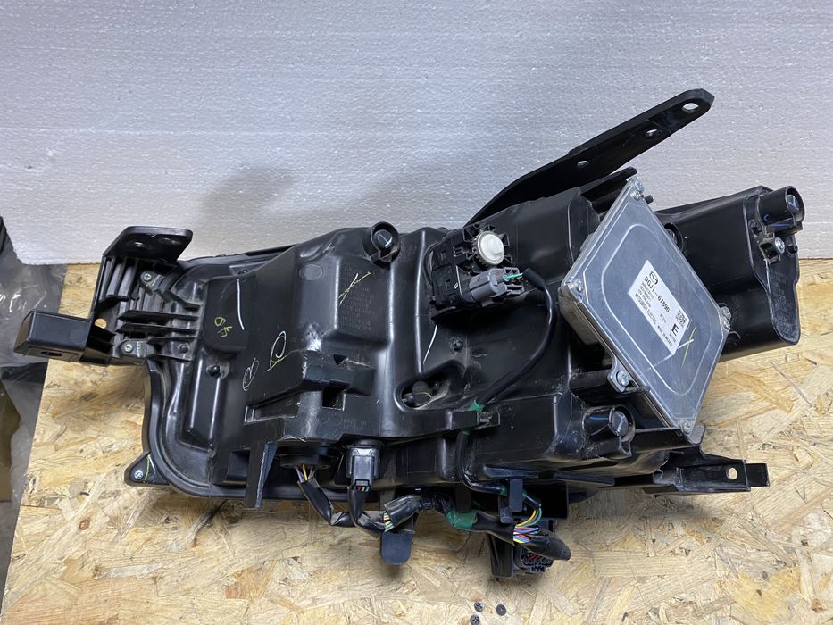 Продам левую правую фару фулл лэд с афс мазда сх30 сша оригинал