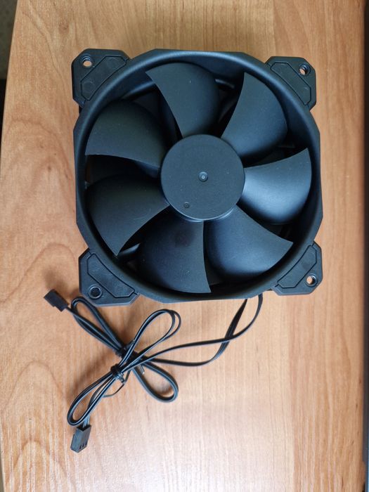 Wentylatory Corsair 120 x 120 mm  50 złotych za dwa Sprawne Nieużywane