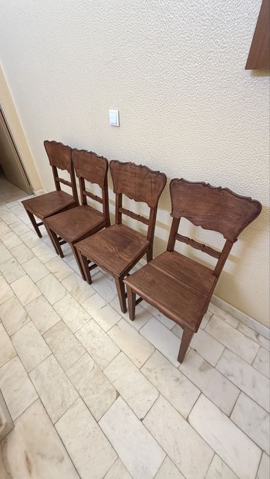 Mesa + 4 cadeiras de madeira maciça artesanal