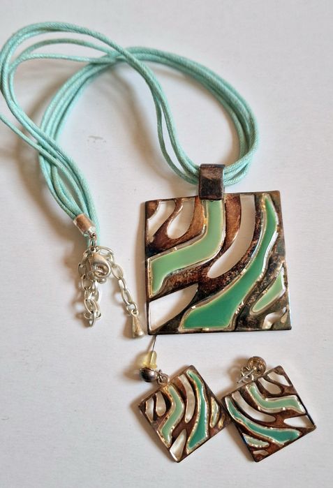 Zestaw kolczyki i naszyjnik kolor stare srebro z emalią