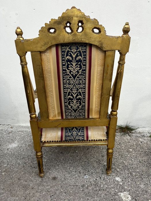 Золоті крісла