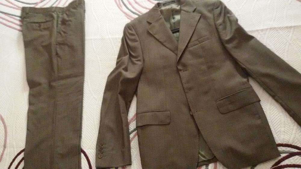 Fato de homem como novo