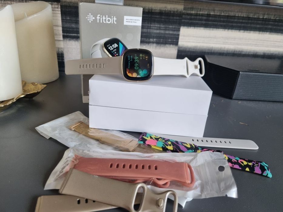 Smartwatch Fitbit Sense złoty