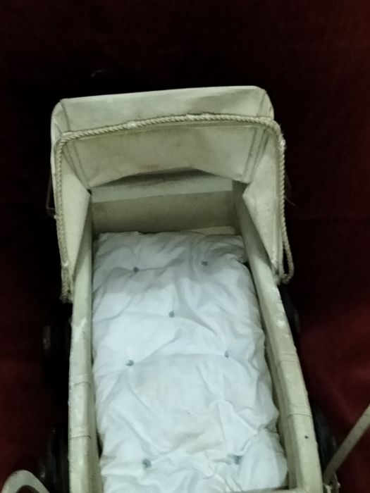 Carrinho de Bonecas Muito Antigo