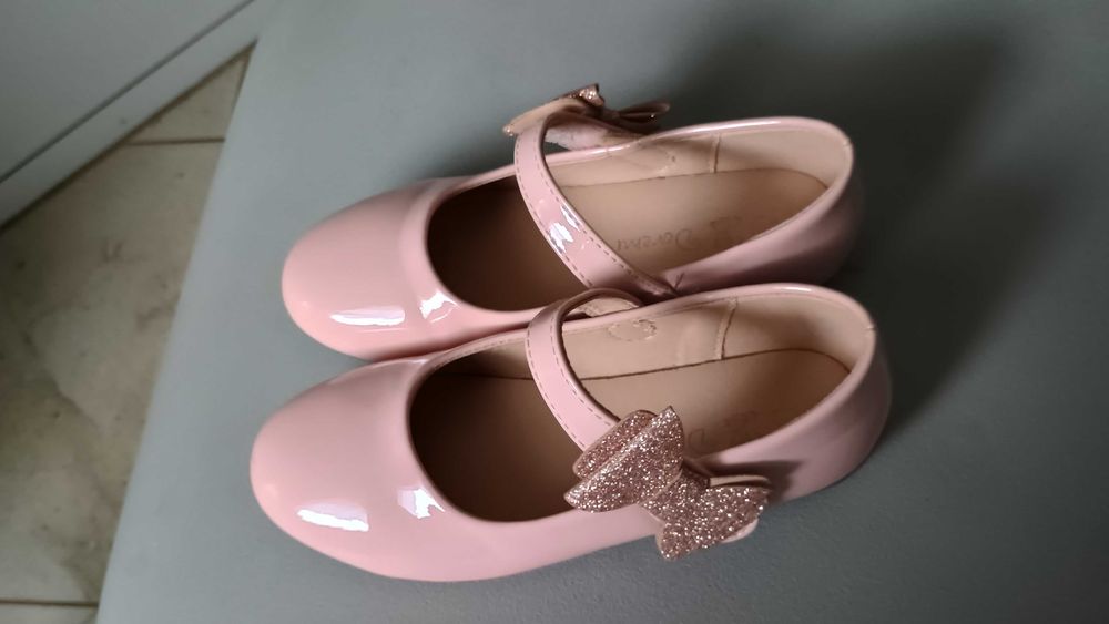 Eleganckie buciki dziewczęce