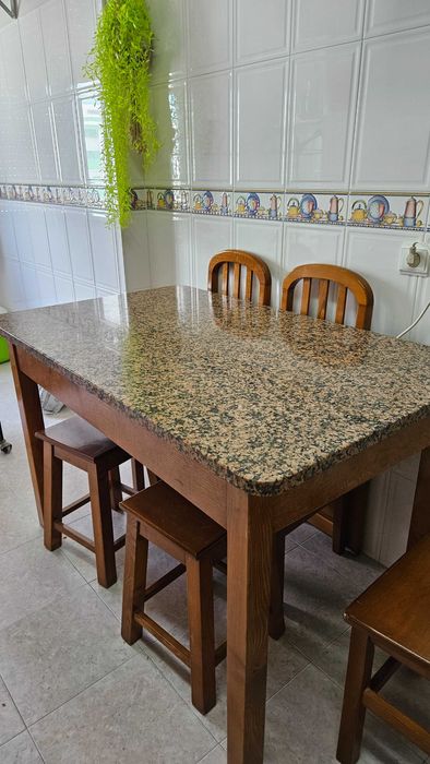 Mesa cozinha com pedra mármore