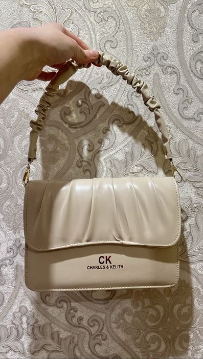 Неймовірна бежева жіноча сумка