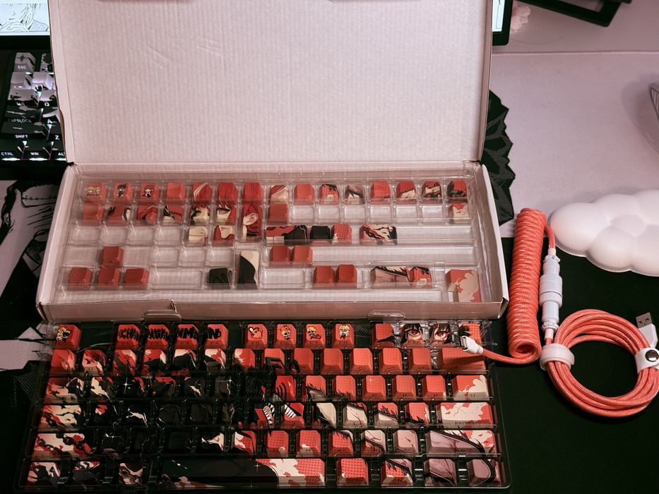 Keycapy anime Chainsaw Man + kabel aviator USB-C pomarańczowy