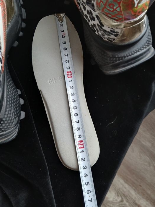 Кроссовки женские