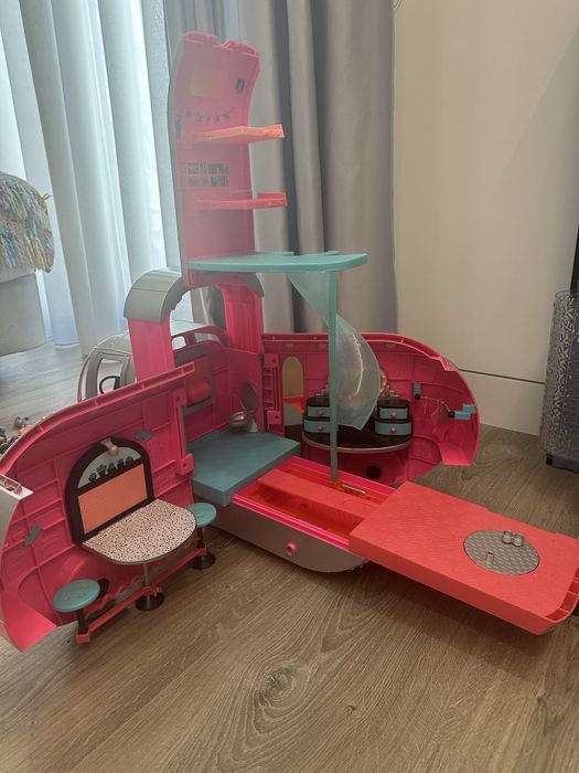 Casinha LOL + Autocarro LOL com acessórios