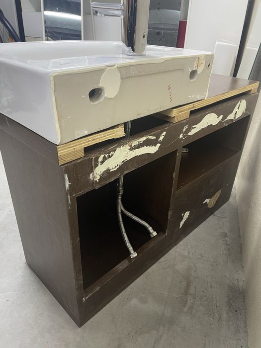 ¡Oportunidade! Movel Casa de Banho com lavatorio (Roca) + Torneira