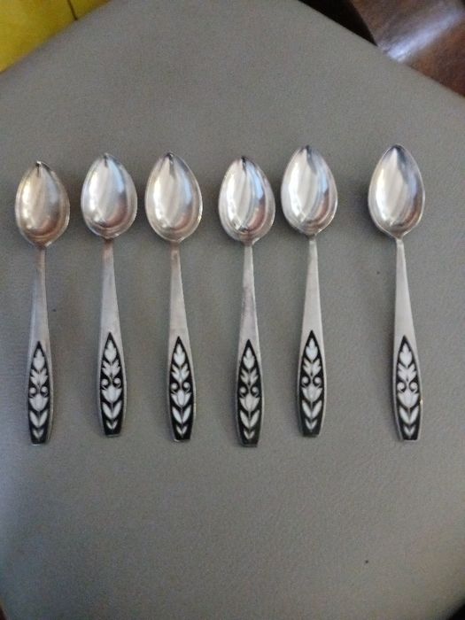 Łyzeczki do herbaty z emalią