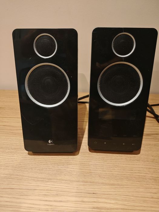 Głośniki Logitech Z-10 2.0 z wyświetlaczem legenda :)