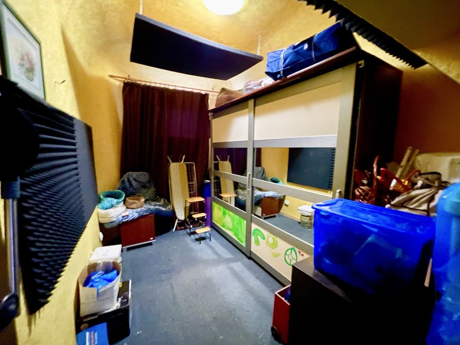 Продам двоповерховий будинок в Центрі!