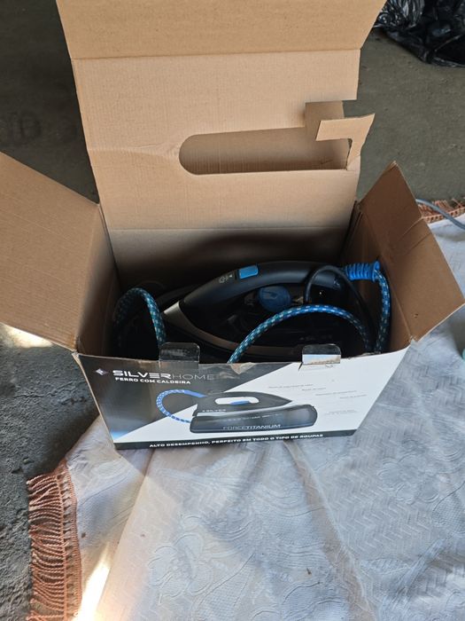 Ferro de passar Roupa com caldeira e a respectiva mesa