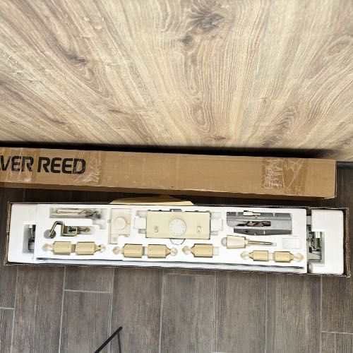 Silver Reed SK840 — це комп’ютеризована в’язальна машина 5-го класу Виробництво: Японія