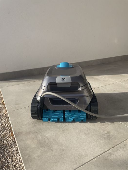 Robo para lavar piscina da marca zodiak