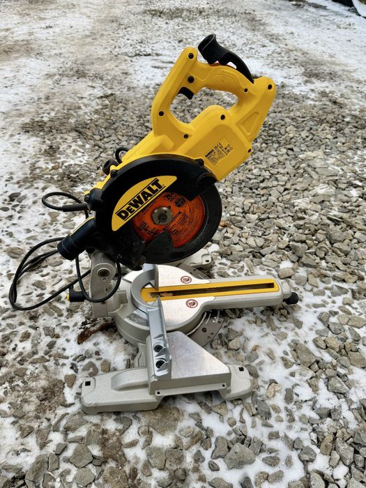 DeWALT DWS773 qs praktycznie nowa ukośnica z posuwem