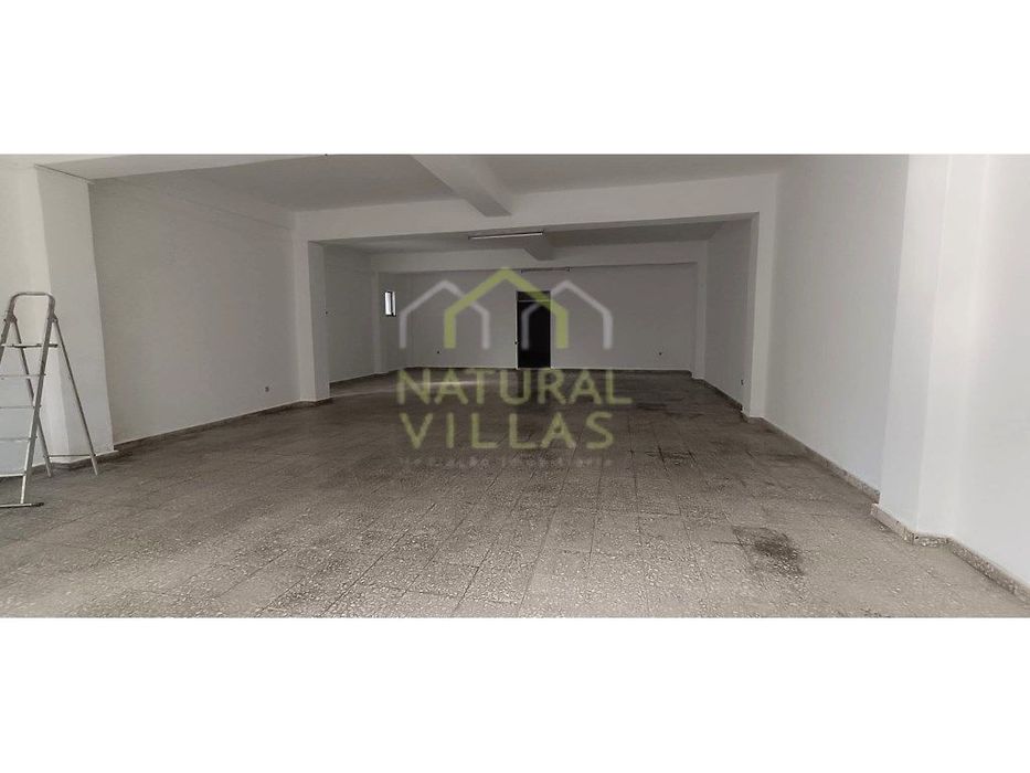 Armazém de 130m2 no centro de Montenegro, Faro