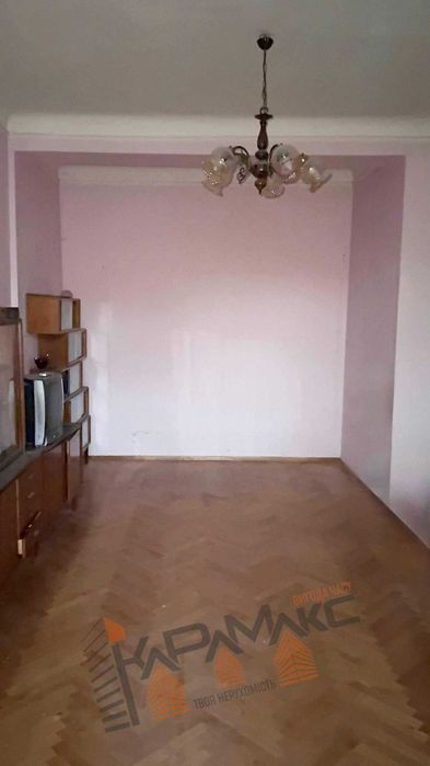 Продається простора 1-кімнатна квартира на вул. Героїв УПА