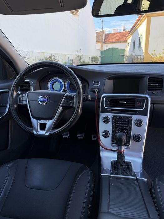 Volvo V60 D2 R Design