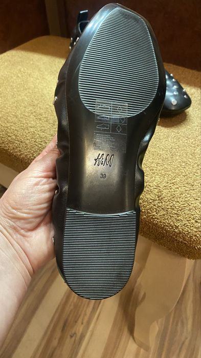Балетки в заклепках H&M тренд