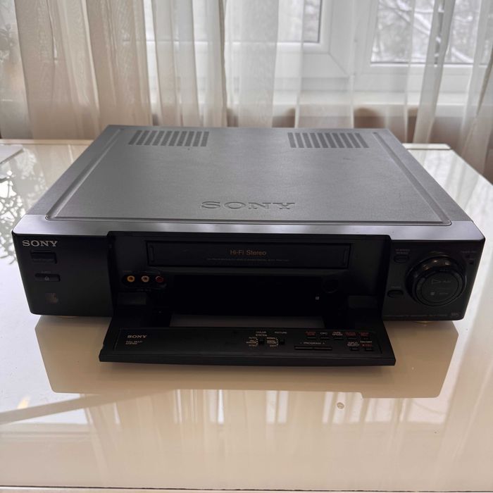 Продам відеомагнітофон SONY SLV-736EE